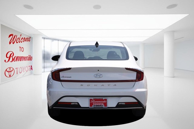 Hyundai Sonata Vehicle Image 06
