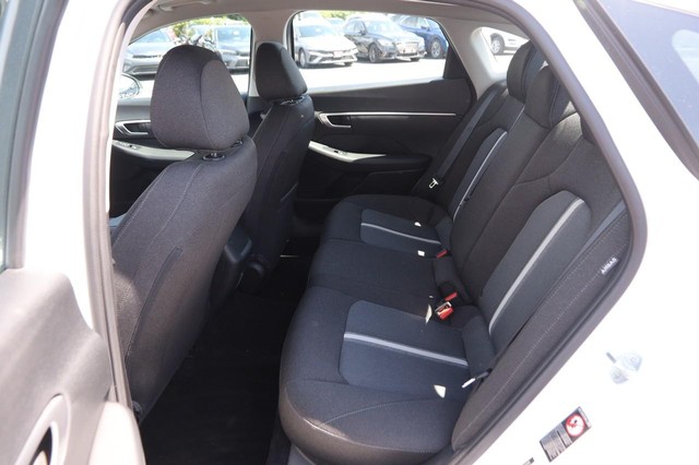 Hyundai Sonata Vehicle Image 09