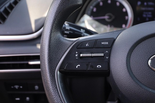 Hyundai Sonata Vehicle Image 11