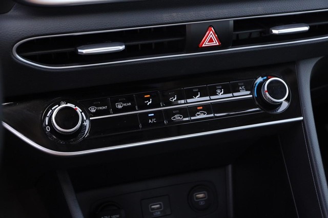 Hyundai Sonata Vehicle Image 17