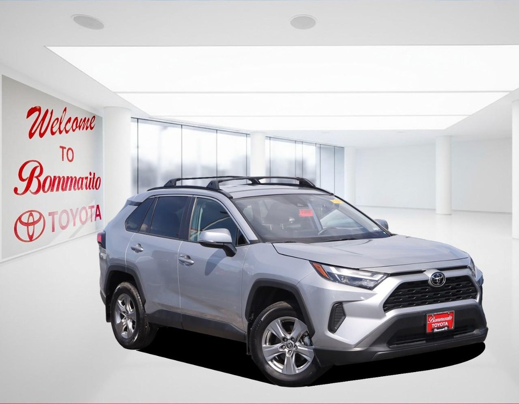 Toyota RAV4 Vehicle Full-screen Gallery Image 2