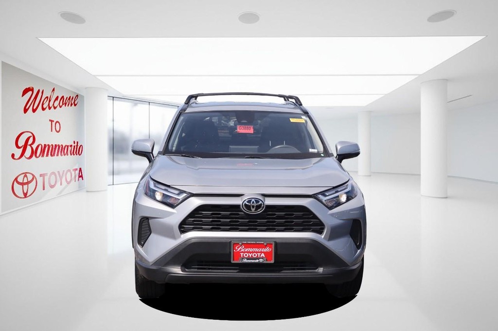 Toyota RAV4 Vehicle Full-screen Gallery Image 4