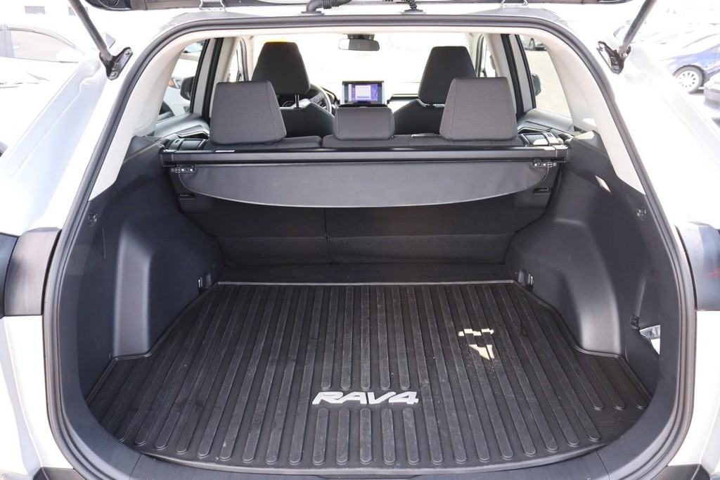Toyota RAV4 Vehicle Full-screen Gallery Image 7