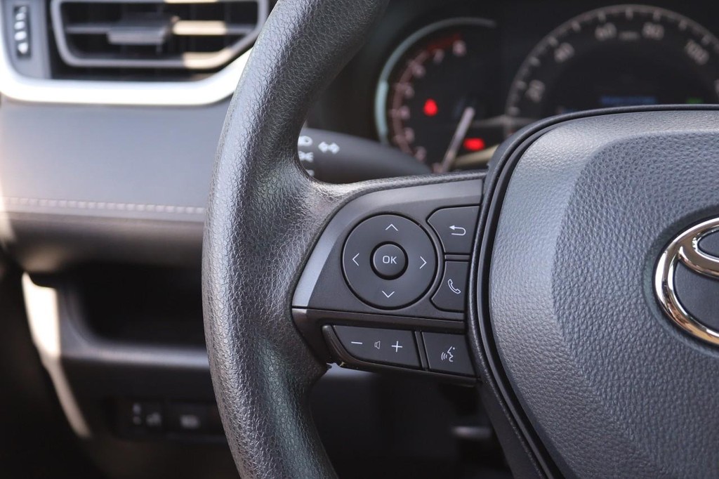 Toyota RAV4 Vehicle Full-screen Gallery Image 12