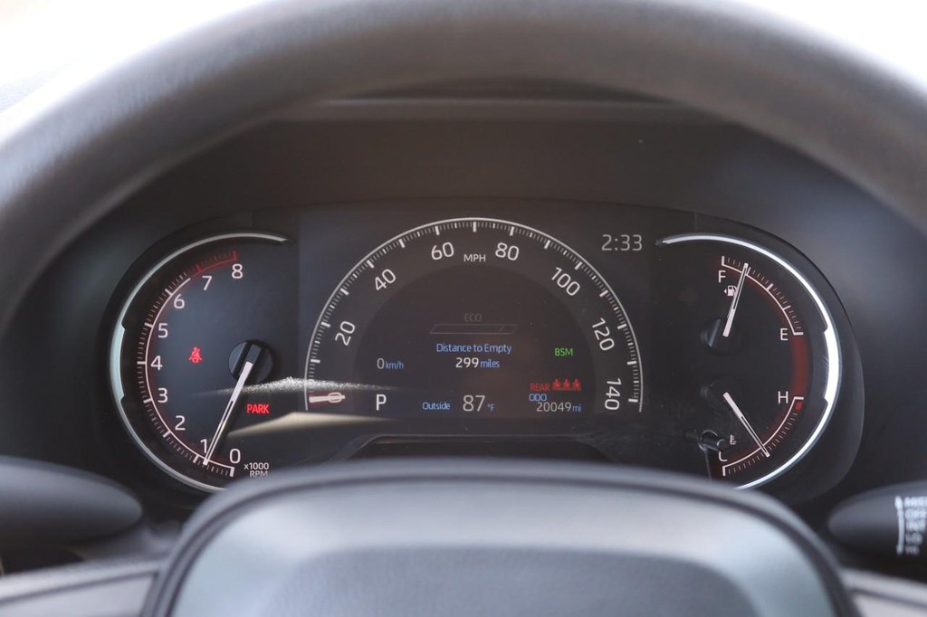 Toyota RAV4 Vehicle Full-screen Gallery Image 14