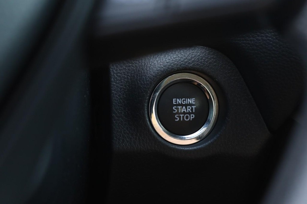 Toyota RAV4 Vehicle Full-screen Gallery Image 15