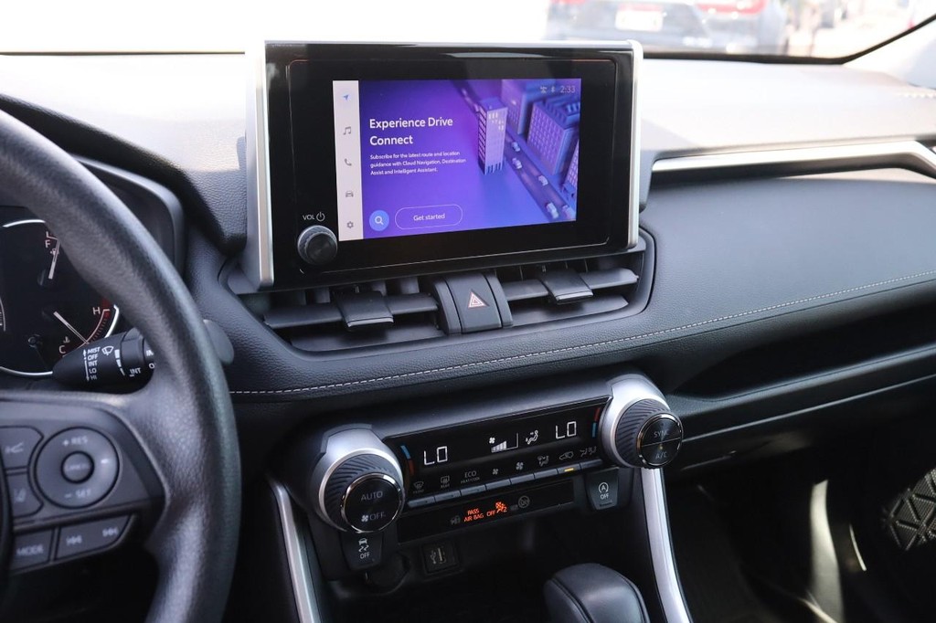 Toyota RAV4 Vehicle Full-screen Gallery Image 16