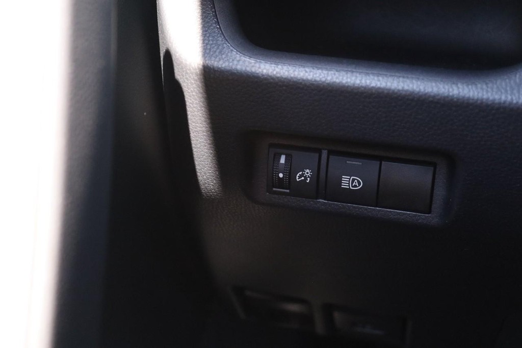 Toyota RAV4 Vehicle Full-screen Gallery Image 21