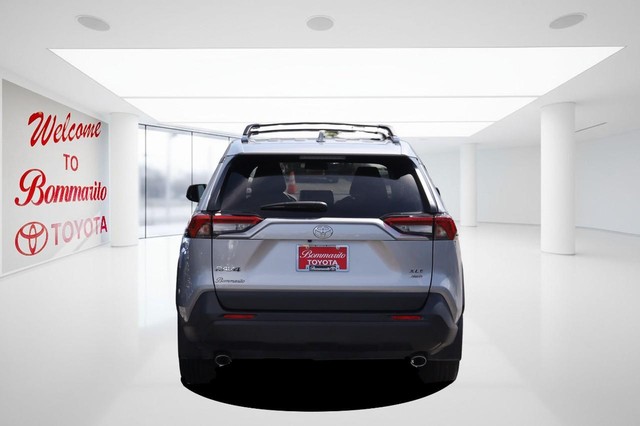 Toyota RAV4 Vehicle Image 06