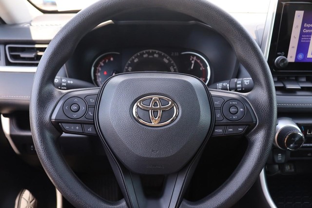 Toyota RAV4 Vehicle Image 11