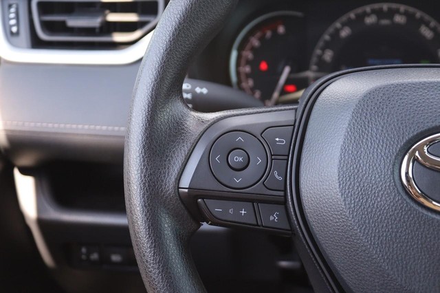 Toyota RAV4 Vehicle Image 12