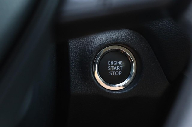 Toyota RAV4 Vehicle Image 15