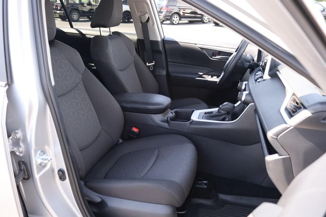 Toyota RAV4 Vehicle Image 27