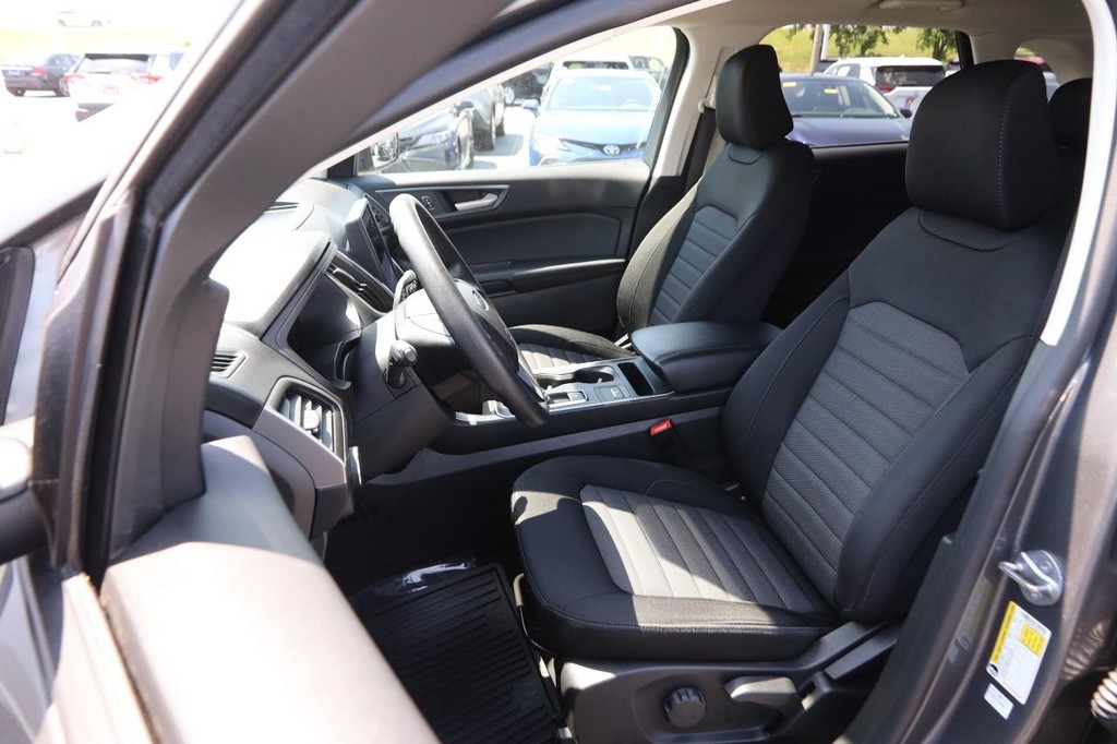 Ford Edge Vehicle Full-screen Gallery Image 07