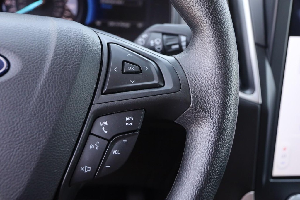 Ford Edge Vehicle Full-screen Gallery Image 11