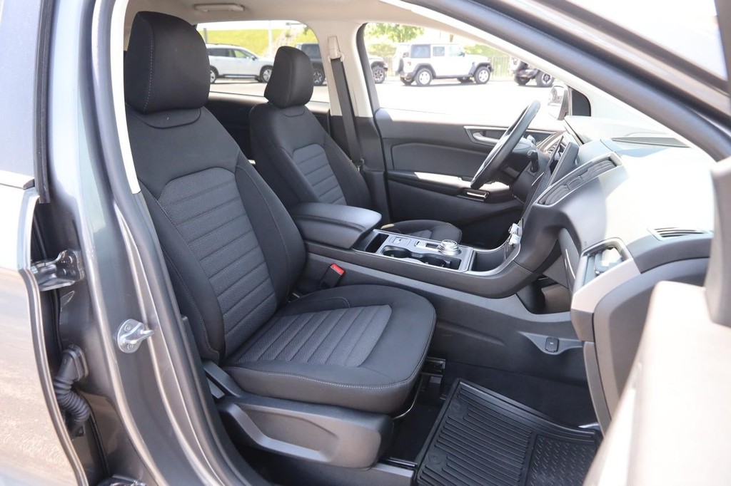 Ford Edge Vehicle Full-screen Gallery Image 25