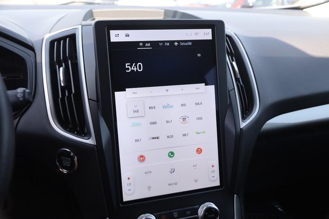 Ford Edge Vehicle Image 15