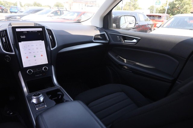 Ford Edge Vehicle Image 24