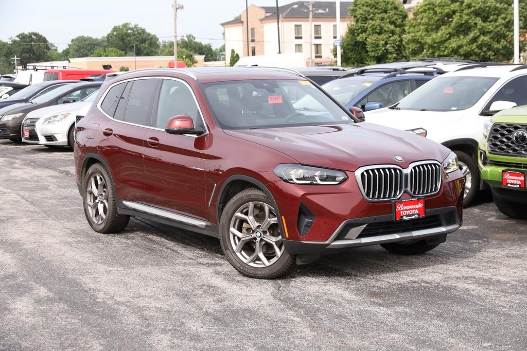 BMW X3 Vehicle Full-screen Gallery Image 02
