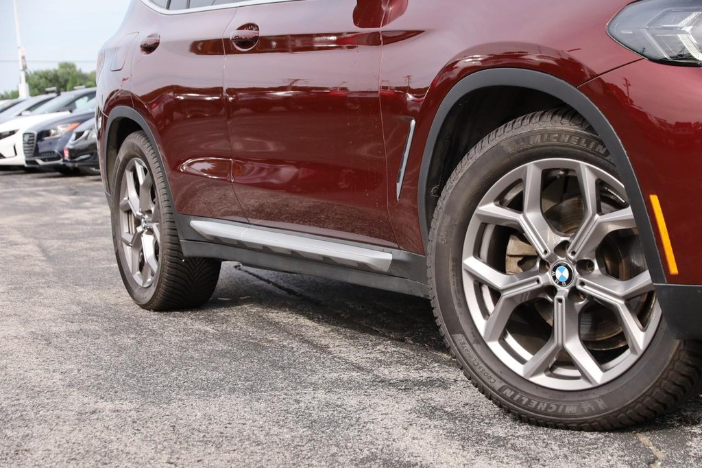 BMW X3 Vehicle Full-screen Gallery Image 03