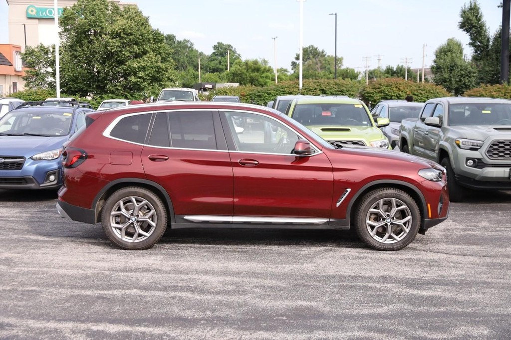 BMW X3 Vehicle Full-screen Gallery Image 05
