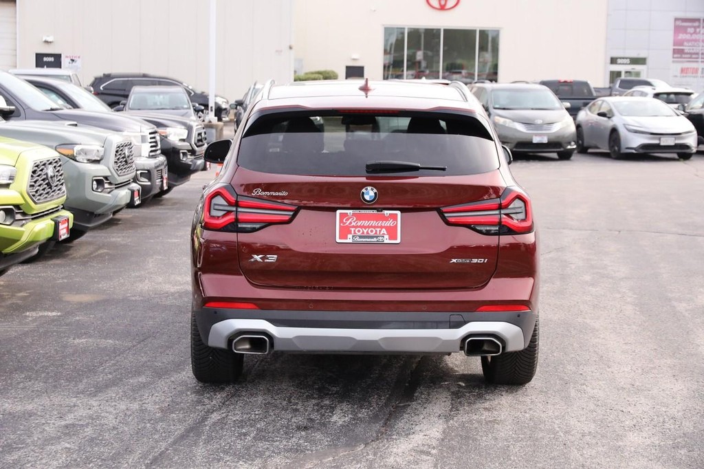 BMW X3 Vehicle Full-screen Gallery Image 06