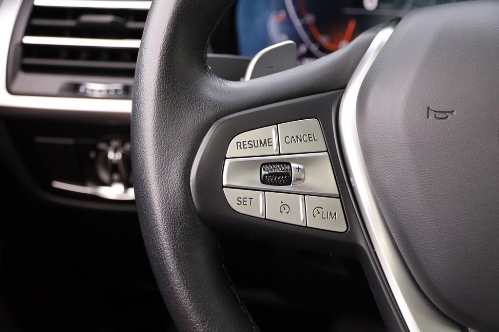 BMW X3 Vehicle Full-screen Gallery Image 13