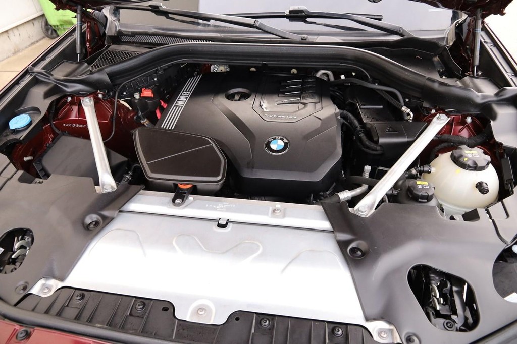 BMW X3 Vehicle Full-screen Gallery Image 29