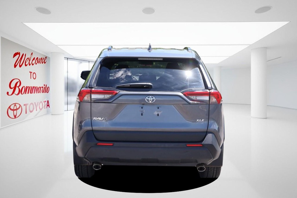 Toyota RAV4 Vehicle Full-screen Gallery Image 6