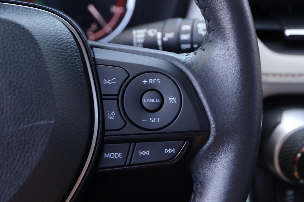 Toyota RAV4 Vehicle Full-screen Gallery Image 14