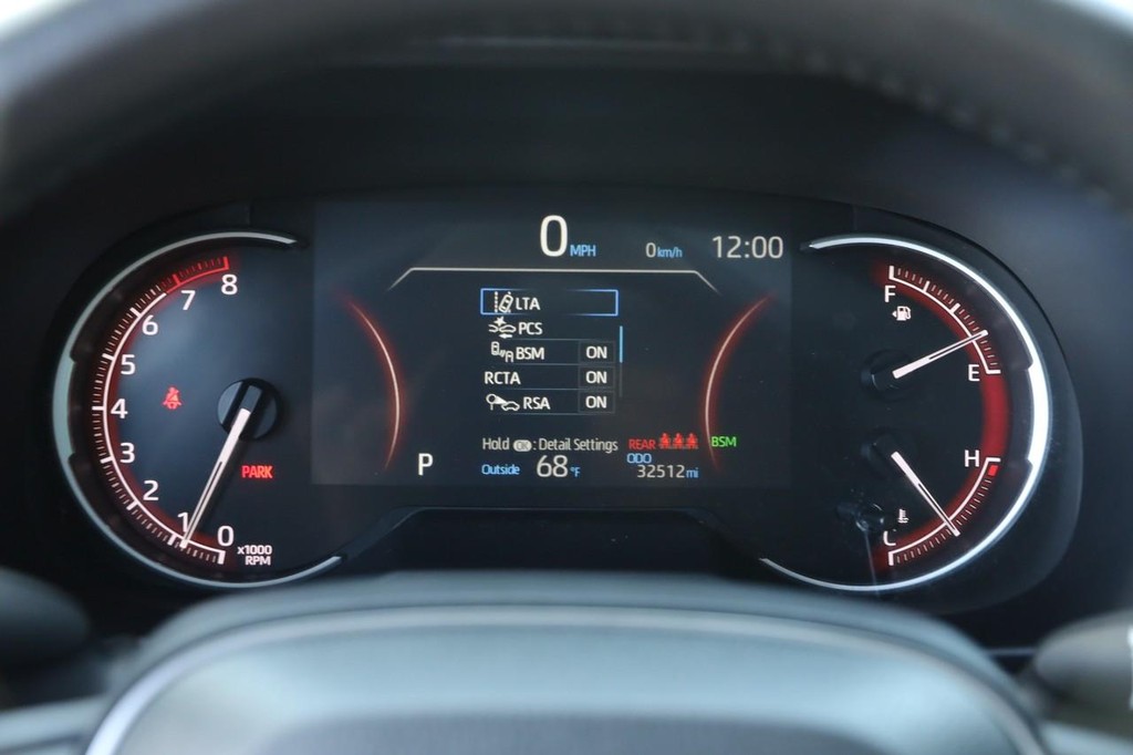 Toyota RAV4 Vehicle Full-screen Gallery Image 15