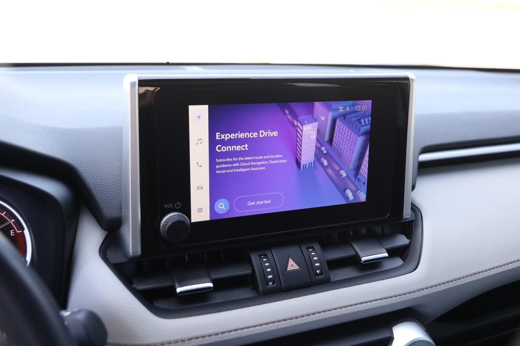 Toyota RAV4 Vehicle Full-screen Gallery Image 17
