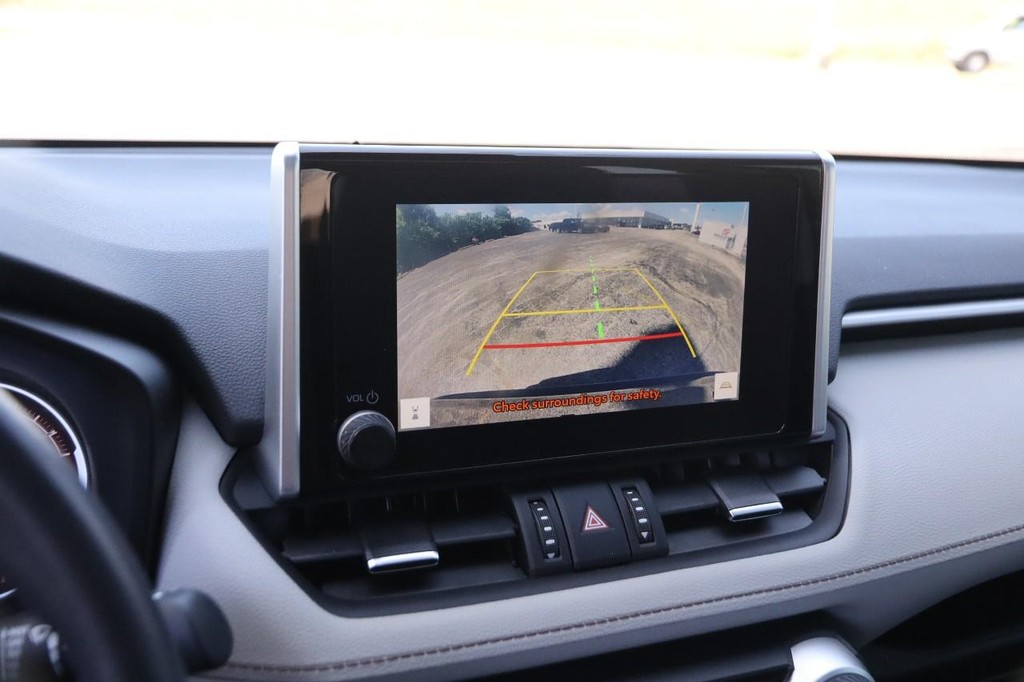 Toyota RAV4 Vehicle Full-screen Gallery Image 18
