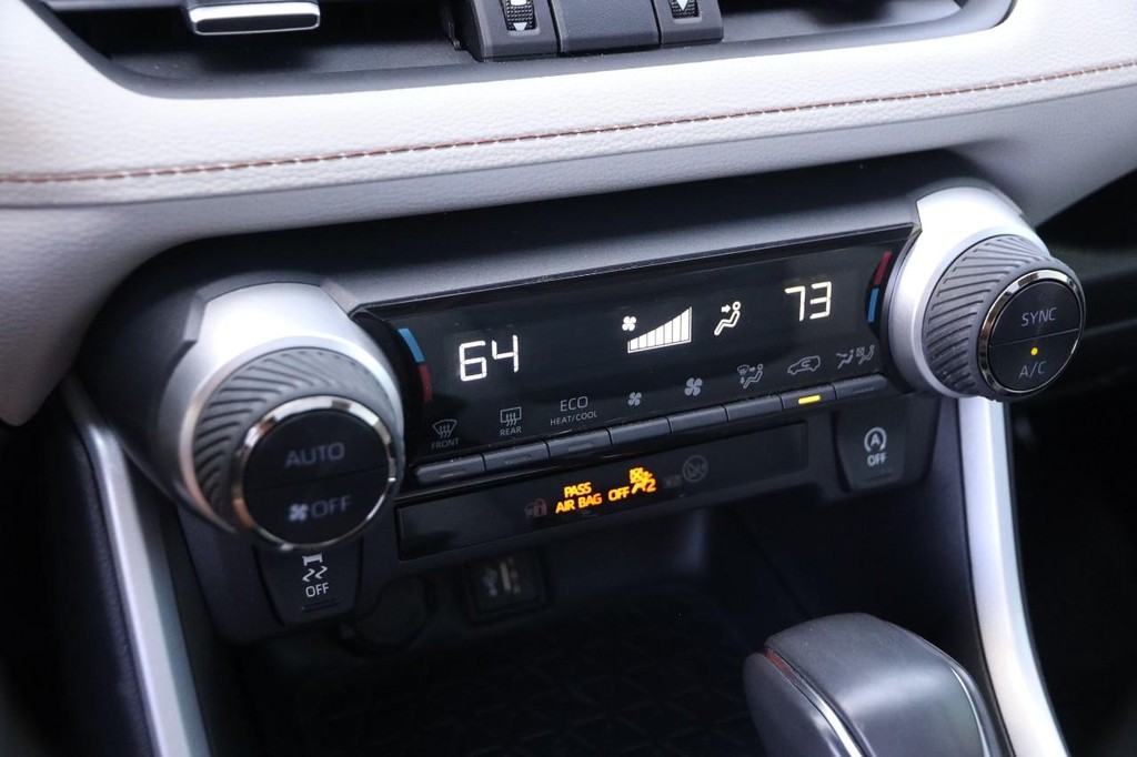 Toyota RAV4 Vehicle Full-screen Gallery Image 19