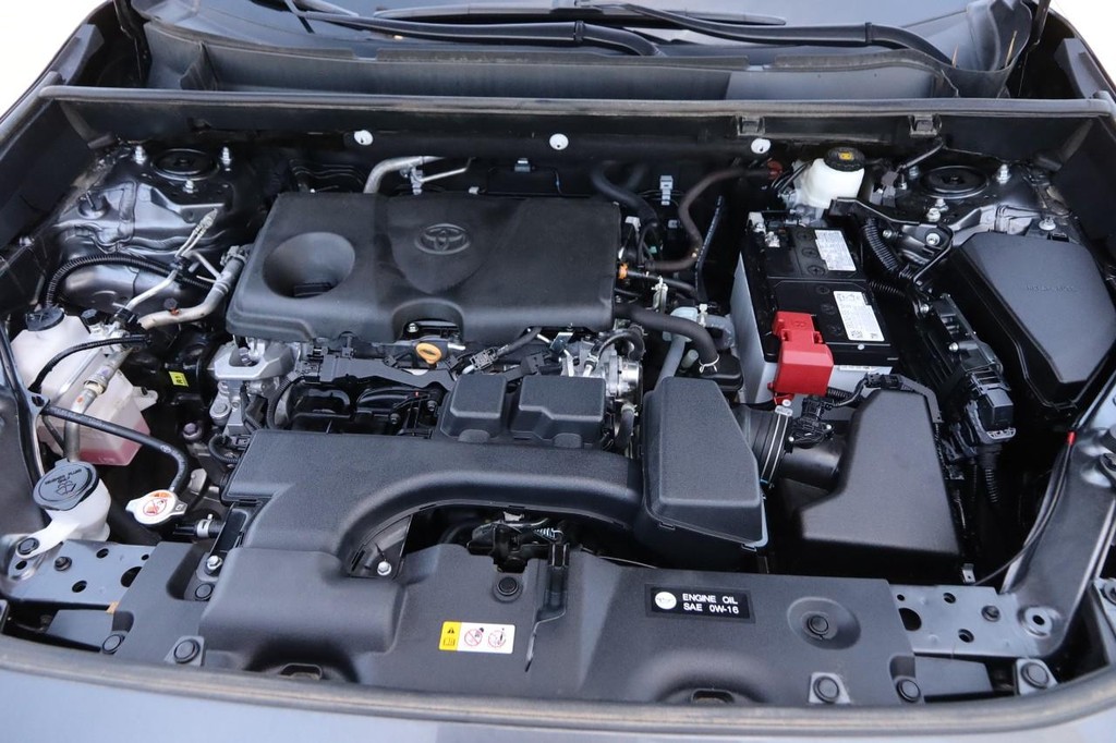 Toyota RAV4 Vehicle Full-screen Gallery Image 28