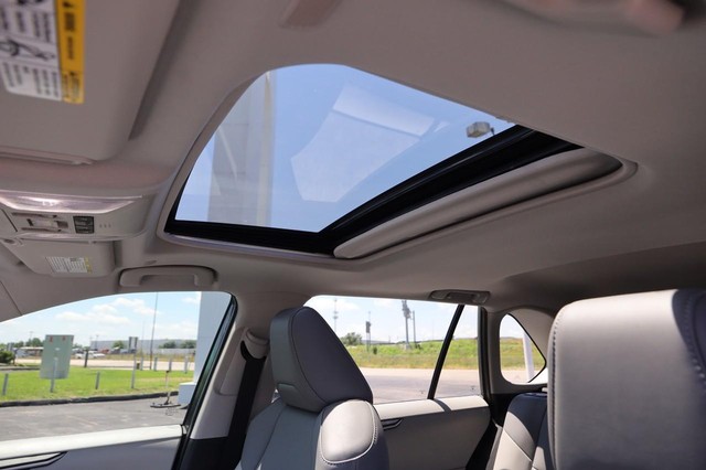 Toyota RAV4 Vehicle Image 09