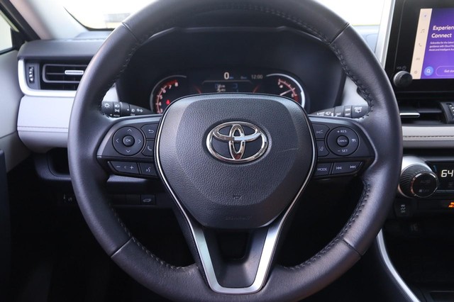 Toyota RAV4 Vehicle Image 12