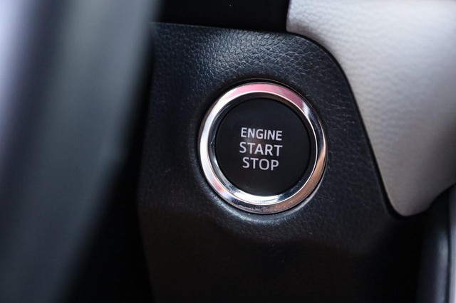 Toyota RAV4 Vehicle Image 16