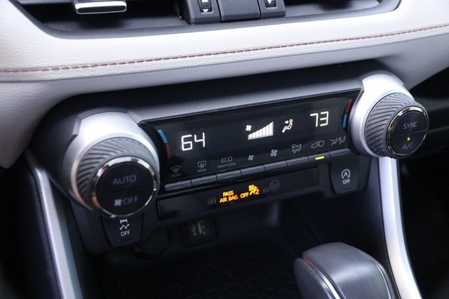 Toyota RAV4 Vehicle Image 19