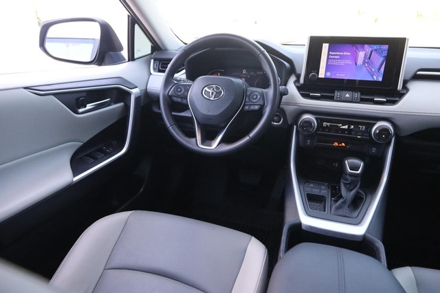 Toyota RAV4 Vehicle Image 23