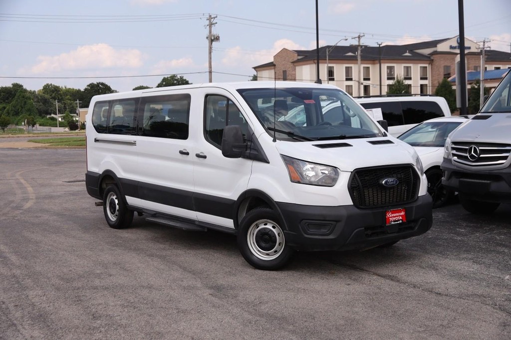 Ford Transit Passenger Wagon Vehicle Full-screen Gallery Image 2