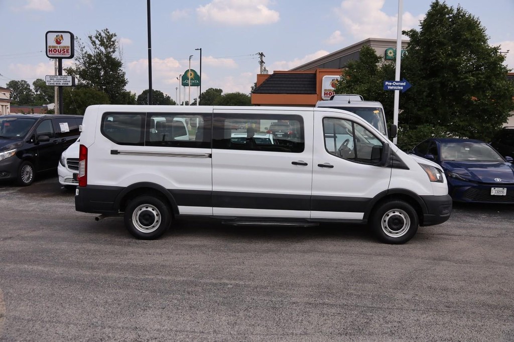 Ford Transit Passenger Wagon Vehicle Full-screen Gallery Image 5