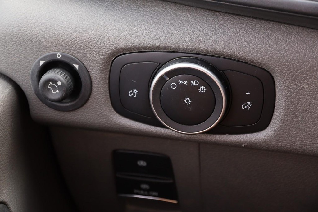 Ford Transit Passenger Wagon Vehicle Full-screen Gallery Image 17