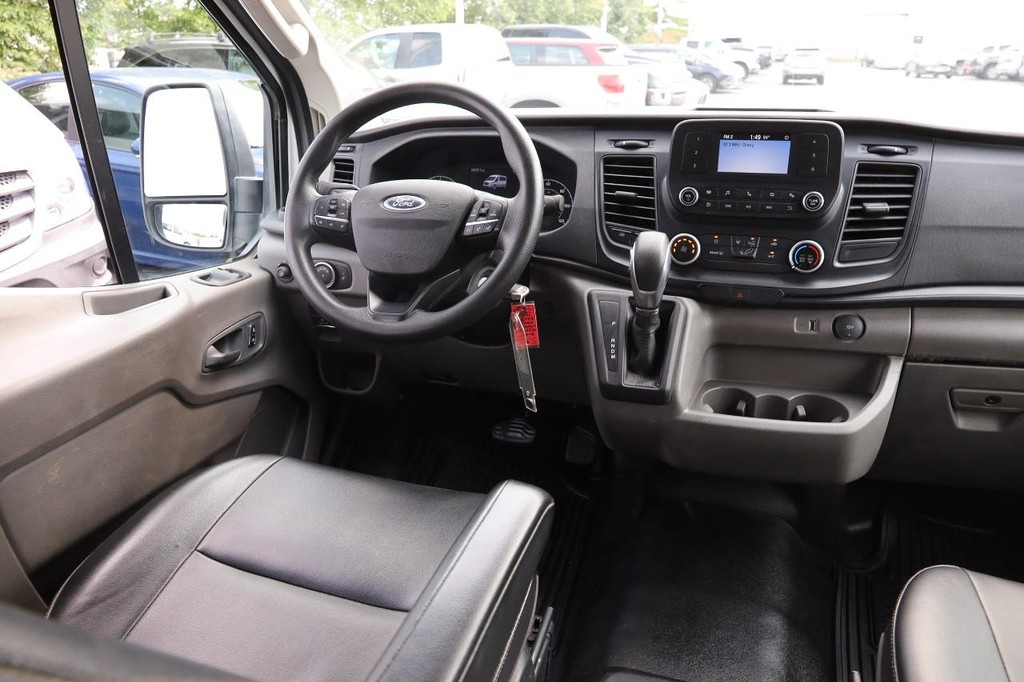Ford Transit Passenger Wagon Vehicle Full-screen Gallery Image 20