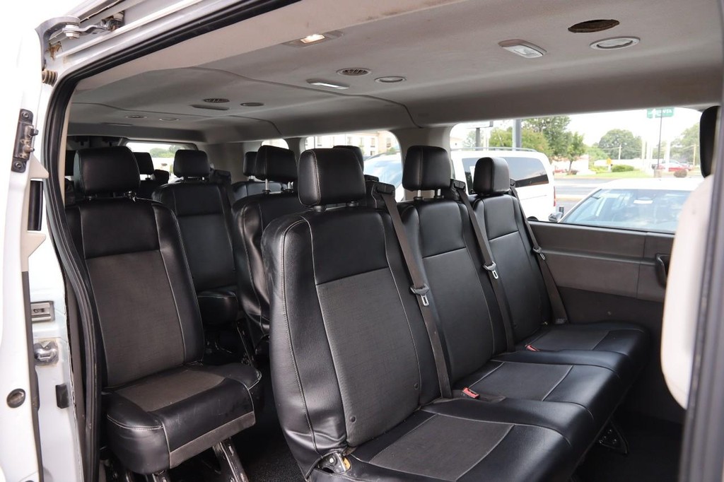 Ford Transit Passenger Wagon Vehicle Full-screen Gallery Image 24