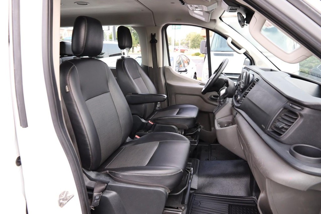 Ford Transit Passenger Wagon Vehicle Full-screen Gallery Image 26
