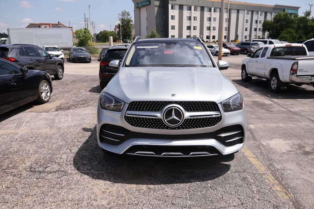 Mercedes-Benz GLE Vehicle Full-screen Gallery Image 3