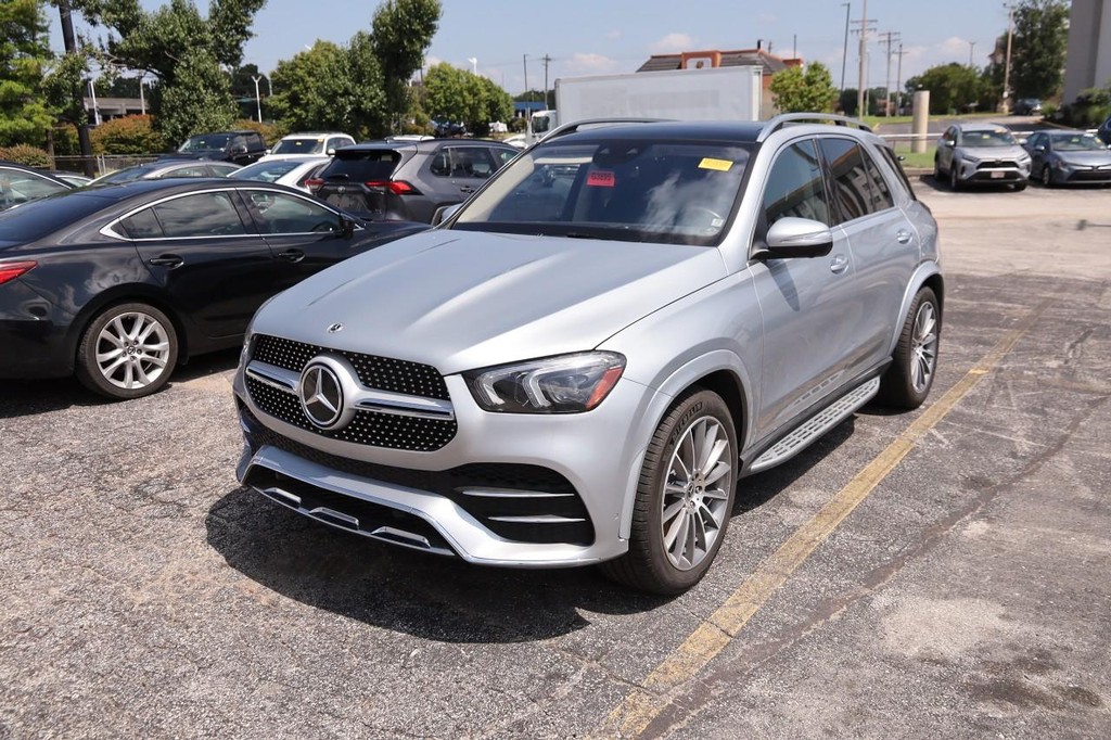 Mercedes-Benz GLE Vehicle Full-screen Gallery Image 4