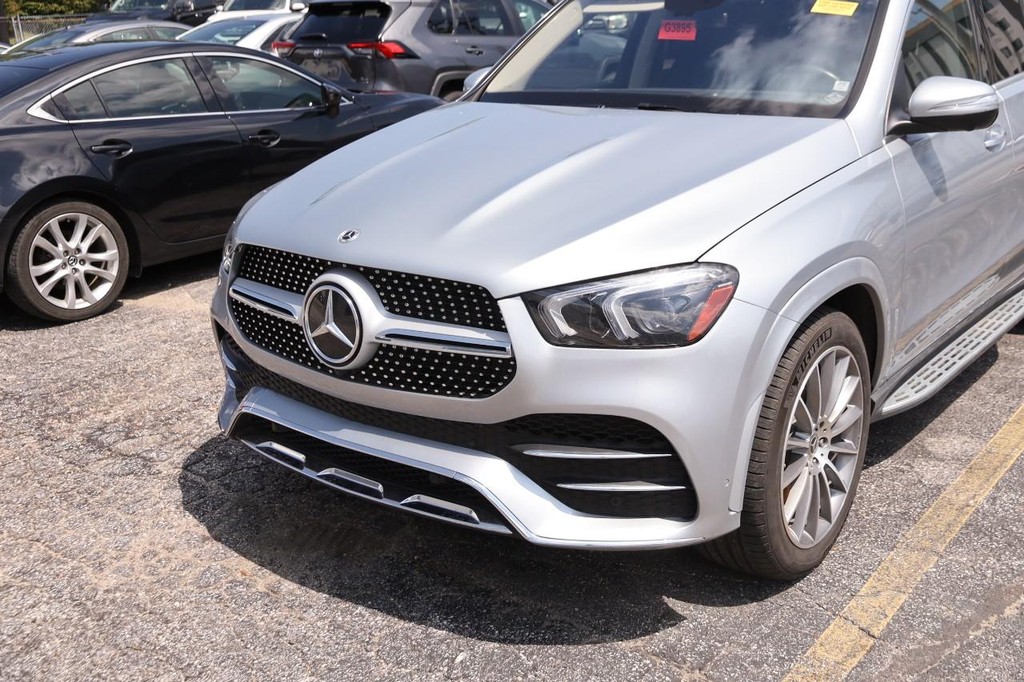 Mercedes-Benz GLE Vehicle Full-screen Gallery Image 5