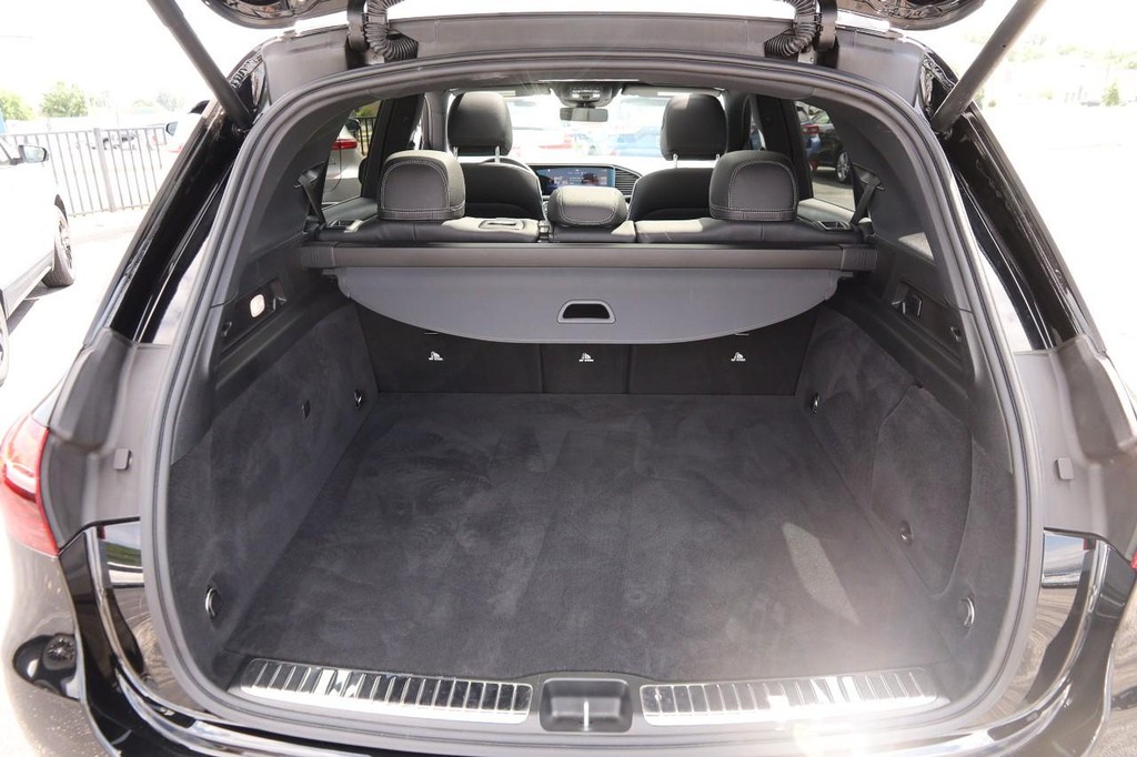Mercedes-Benz GLE Vehicle Full-screen Gallery Image 7